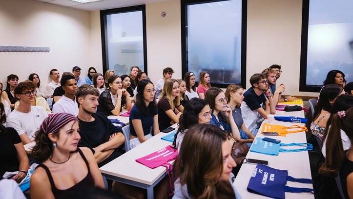Estudiants de diversos països comencen els cursos intensius de català inicial de la UB