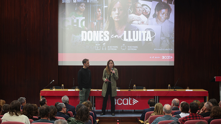 Sis històries de resistència emocionen la UB en la presentació del documental Dones en lluita 