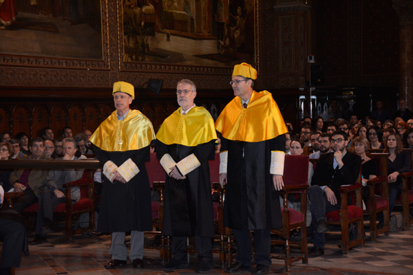 El degà de la Facultat de Medicina, el candidat a Honoris Causa Francesc X. Bosch, i el padrí Víctor R. Moreno